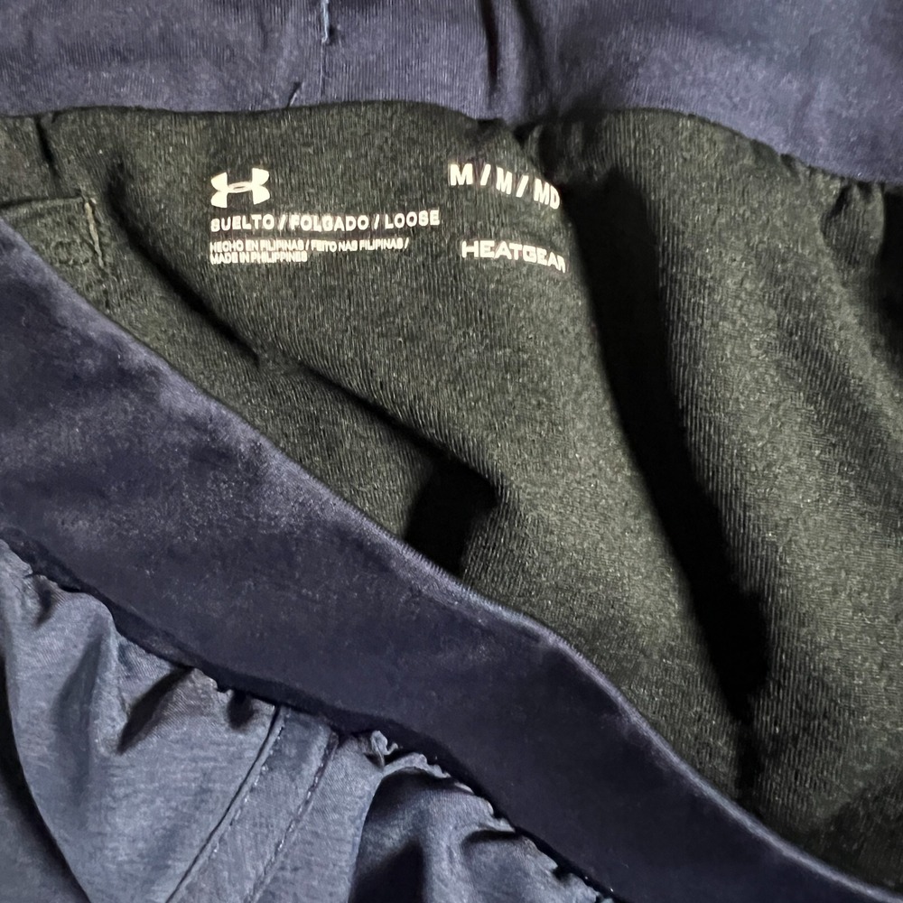 Under Armour Women's Athletic Shorts Size Medium Navy Blue Heatgear Loose Fit - Picture 2 of 6